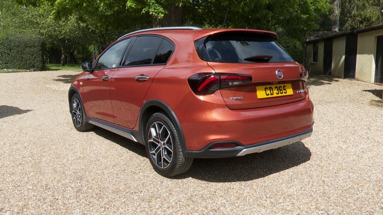 FIAT TIPO CROSS HATCHBACK 