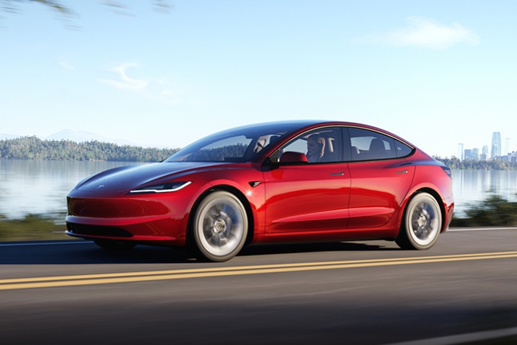 TESLA MODEL 3 SALOON 